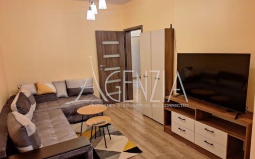 Тристаен апартамент до пл."Александър Невски"