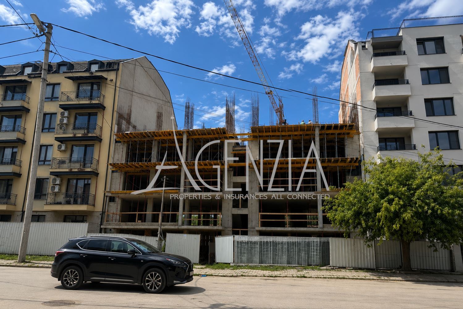 Тристаен апартамент в затворен комплекс до улица "Черковна"