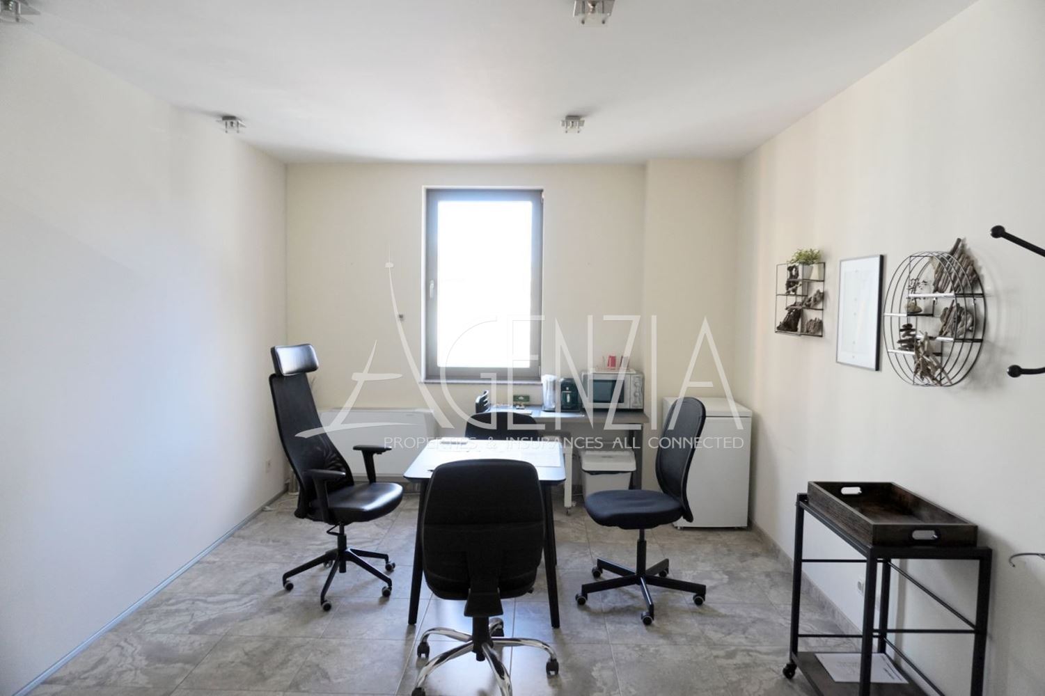 Bureau près de Bulgaria Blvd."