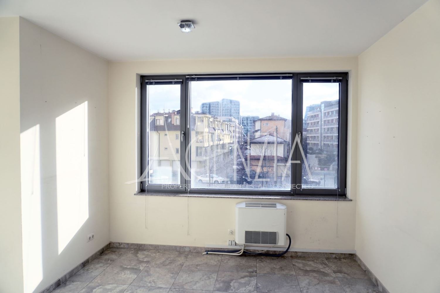 Bureau près de Bulgaria Blvd."