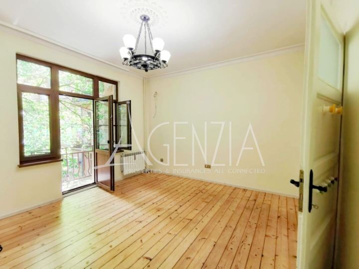 Two-bedroom apartment with a view of the National Palace of Culture