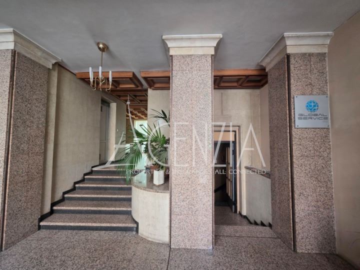 Établissement / Local commercial situé dans une rue prestigieuse du centre de Sofia