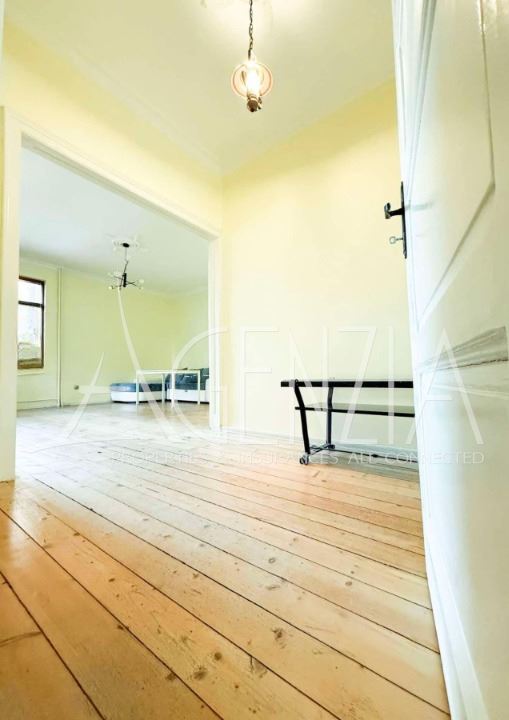 Two-bedroom apartment with a view of the National Palace of Culture