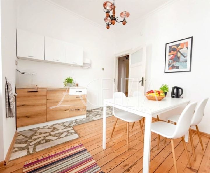 Two-bedroom apartment with a view of the National Palace of Culture