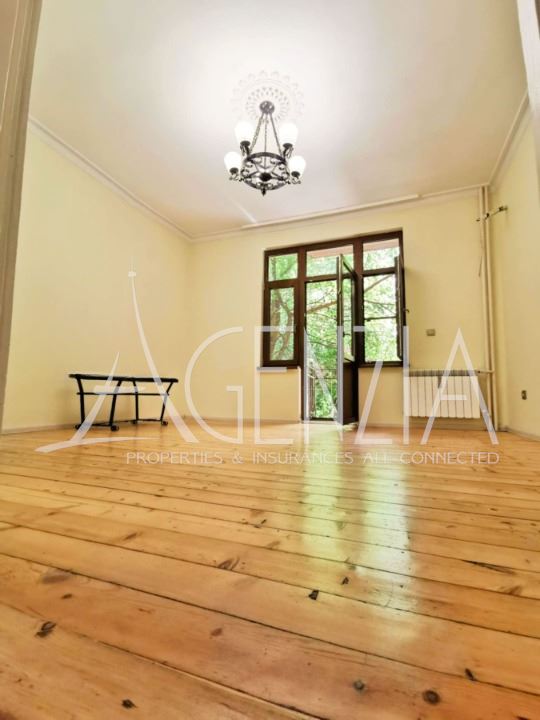 Two-bedroom apartment with a view of the National Palace of Culture