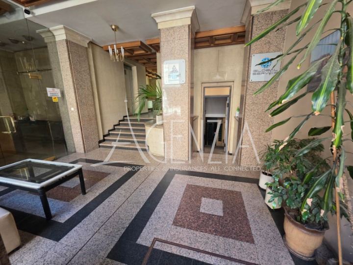 Établissement / Local commercial situé dans une rue prestigieuse du centre de Sofia