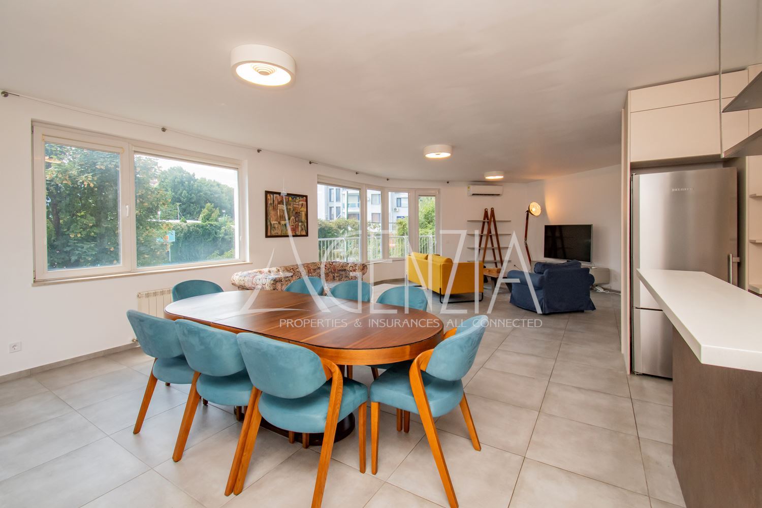 APPARTEMENT DE QUATRE PIÈCES À LOUER DANS LE QUARTIER DE LOZENETS