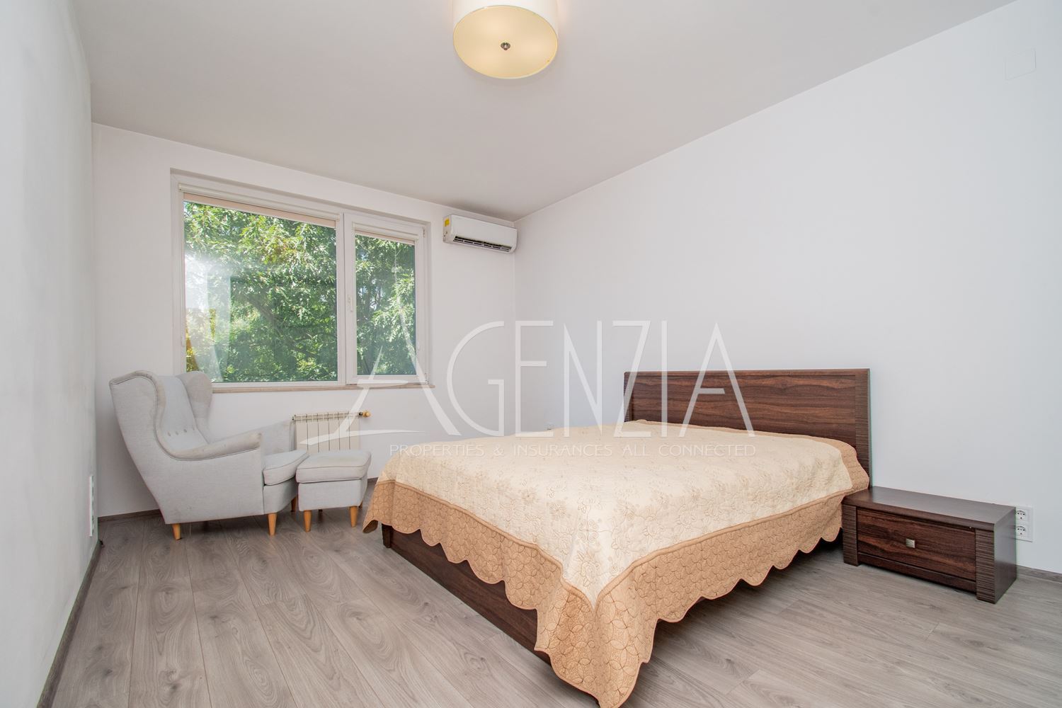 APPARTEMENT DE QUATRE PIÈCES À LOUER DANS LE QUARTIER DE LOZENETS