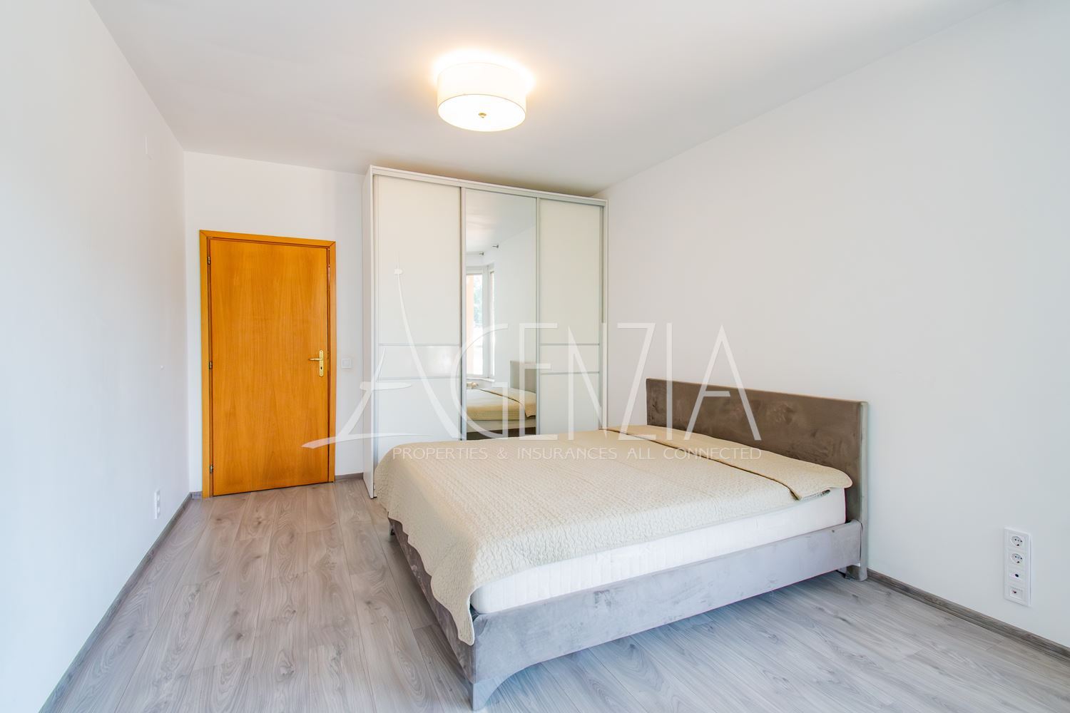 APPARTEMENT DE QUATRE PIÈCES À LOUER DANS LE QUARTIER DE LOZENETS