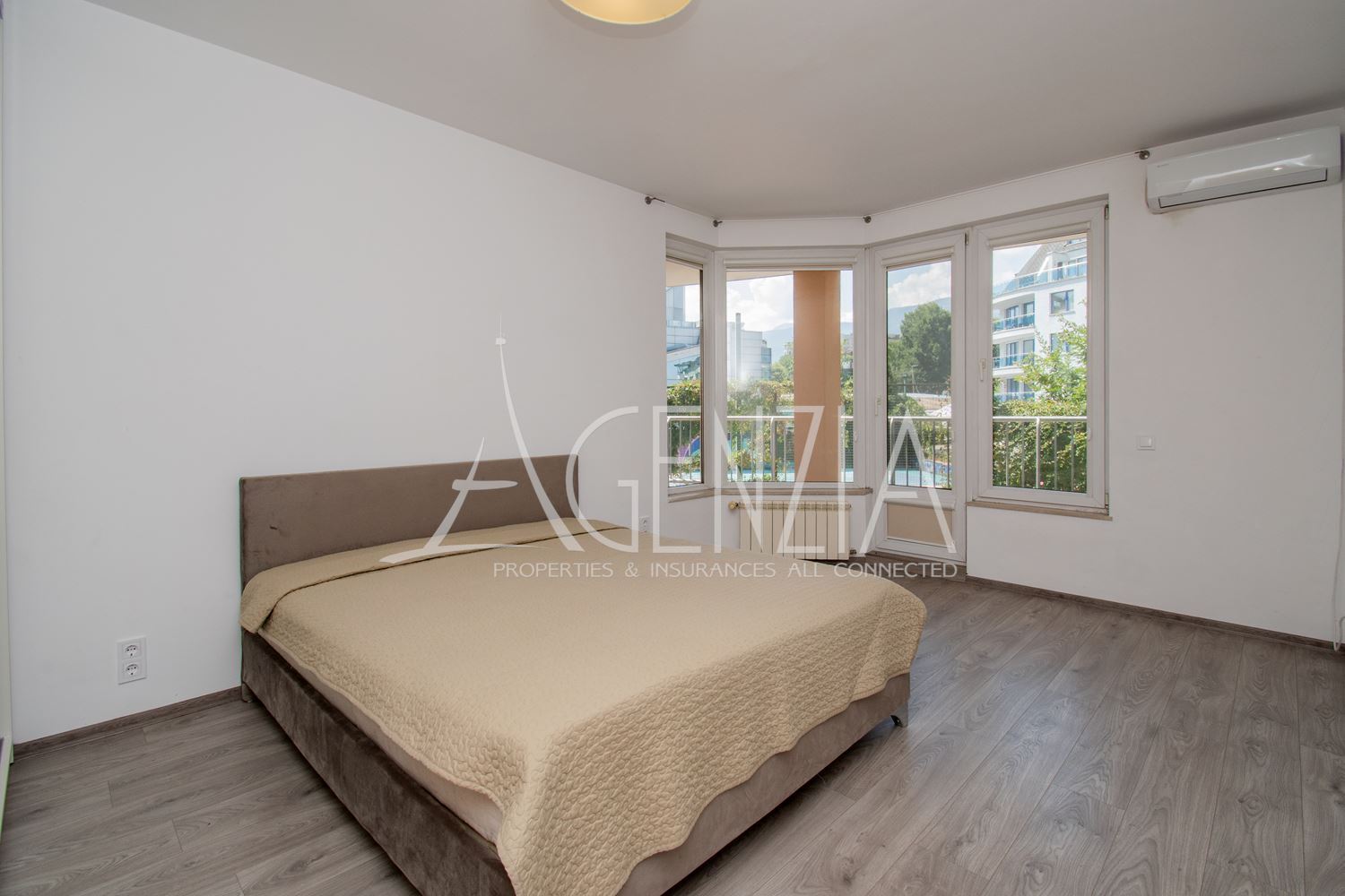 APPARTEMENT DE QUATRE PIÈCES À LOUER DANS LE QUARTIER DE LOZENETS