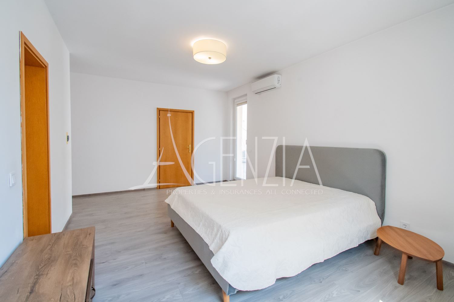 APPARTEMENT DE QUATRE PIÈCES À LOUER DANS LE QUARTIER DE LOZENETS