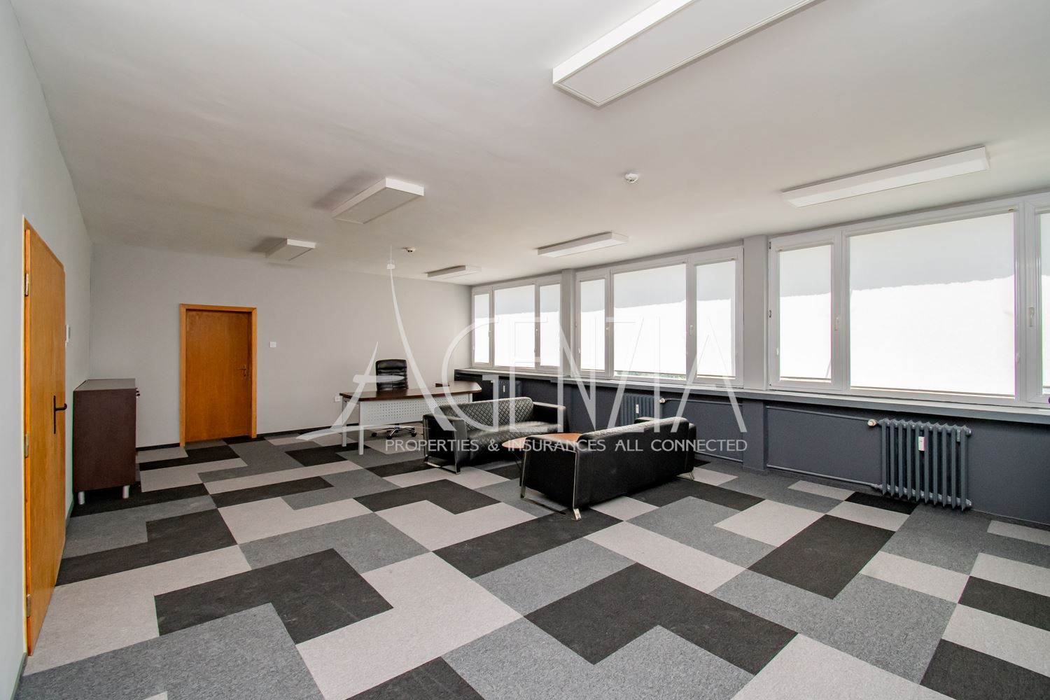Private office in the SP 65 Office Spaces business building
