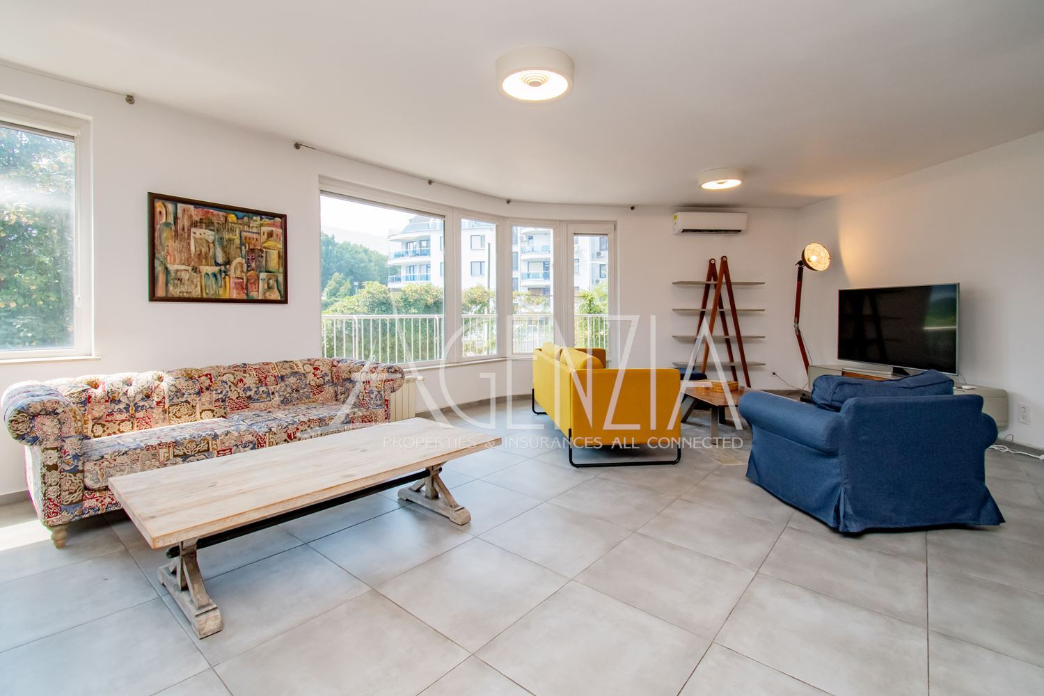APPARTEMENT DE QUATRE PIÈCES À LOUER DANS LE QUARTIER DE LOZENETS