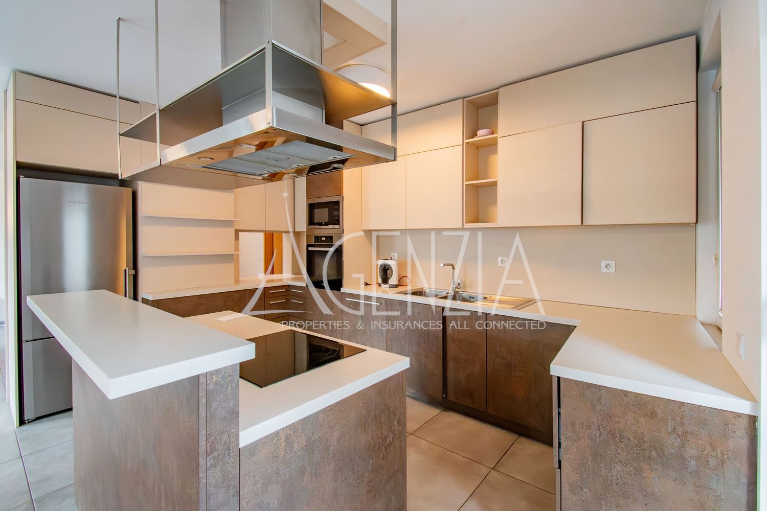 APPARTEMENT DE QUATRE PIÈCES À LOUER DANS LE QUARTIER DE LOZENETS