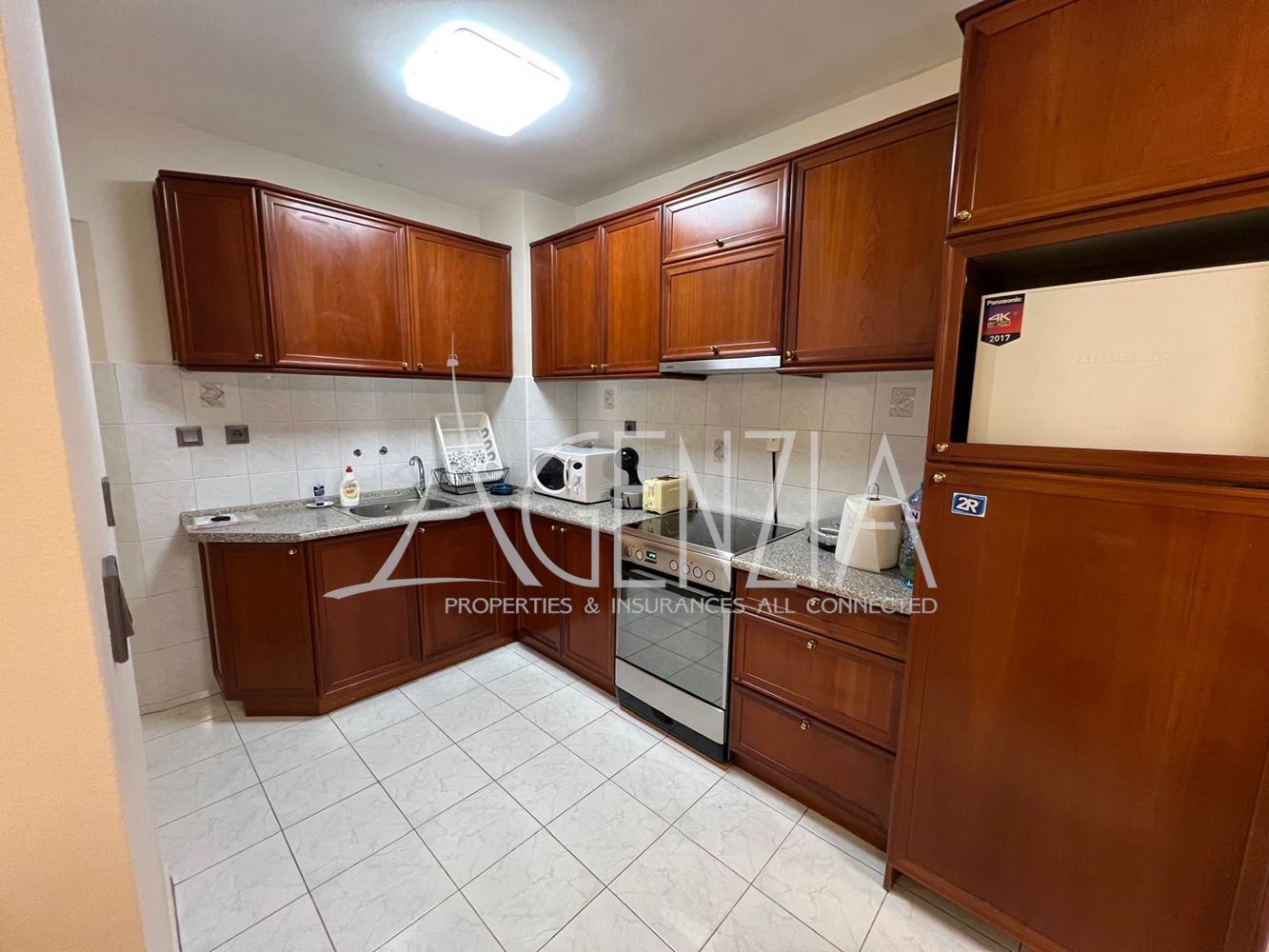 Spacious two-bedroom apartment with a garage in the Lozenets neighborhood