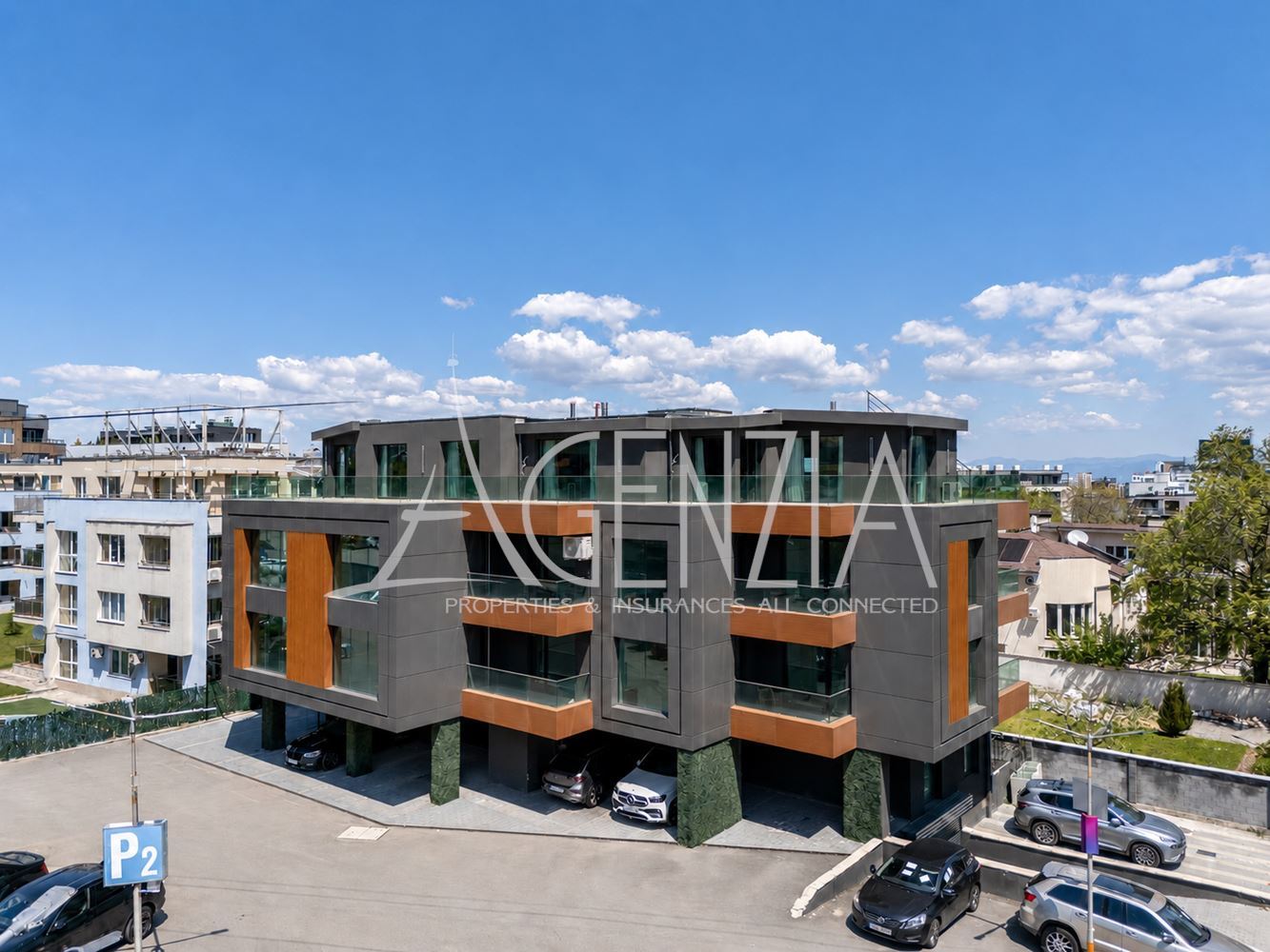 Penthouse design de quatre pièces avec vue panoramique à 360°, terrasse privée sur le toit et accès direct par ascenseur